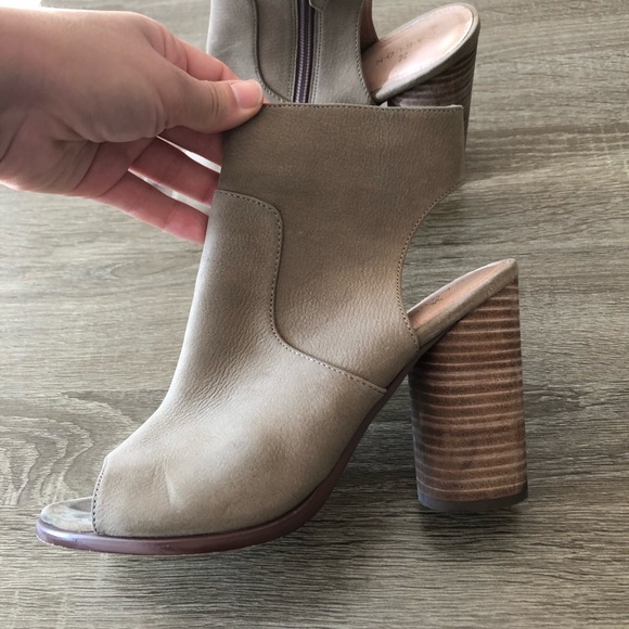 Caslon Peep Toe Heels / Sandals - Picture 5 of 12